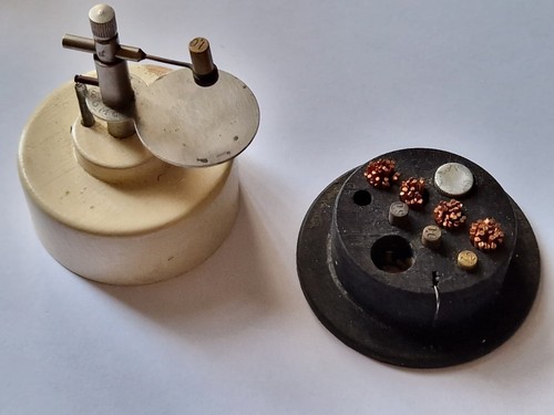 Watchmaker dial foot soldering - foot,