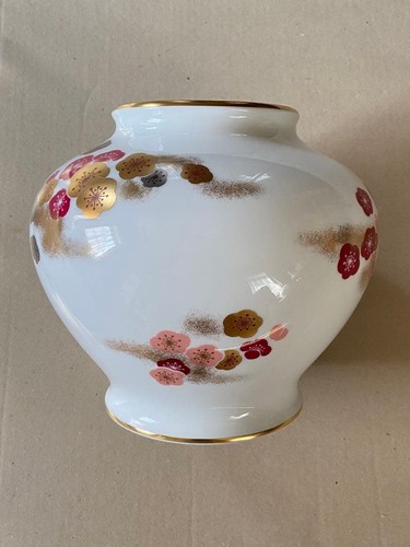 Okura white porcelain vase - white,