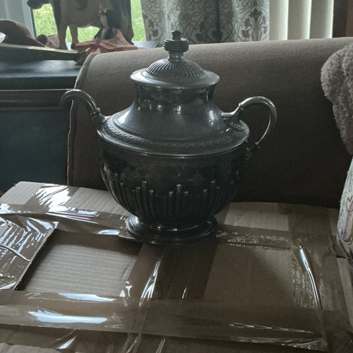 Royal self pouring tea - tea, pot