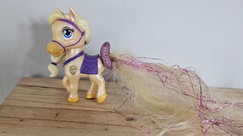 Disney palace pets - palace, blondie