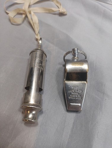 Lot vintage whistles - 2,