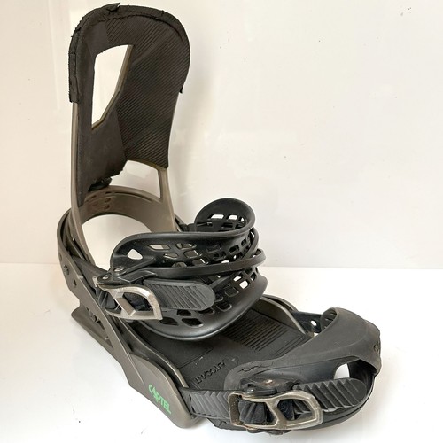 Used burton cartel snowboard - used,