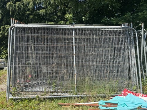 Grey metal mesh temporary - mesh,