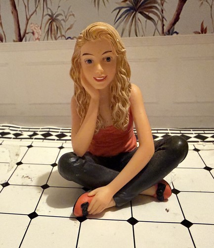 Dolls house doll female - 1:12,
