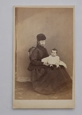 CDV OF A VICTORIAN LADY WITH A