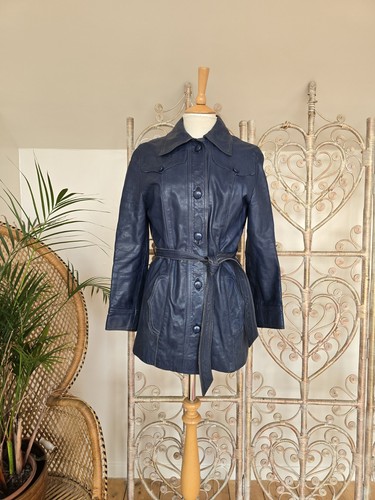 Vintage navy blue peak collar
