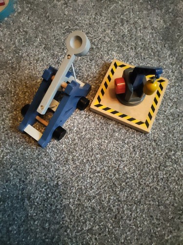 Wooden catapult and - and, loading