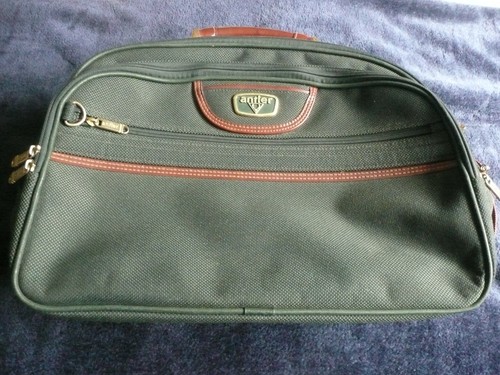 VINTAGE-ANTLER-LUGGAGE-RACING