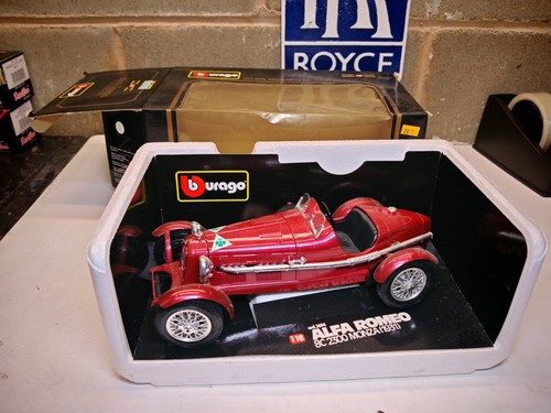 Burago scale diecast 3014 - burago,