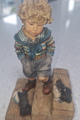 Paintbox poppet in trouble - in,