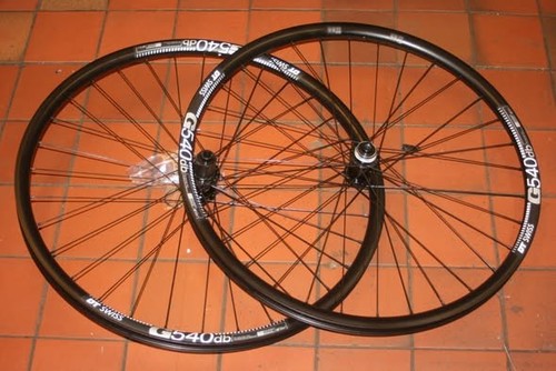 Shimano 105 r7070 hubs - 105, cl