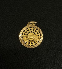 18ct Gold Taurus Pendant. 3.66