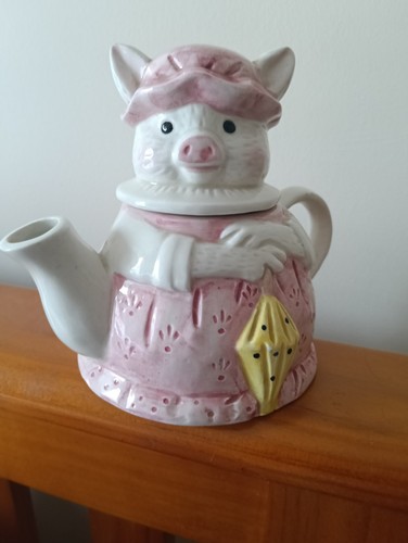 Leonardo pig figural ceramic - leonardo,