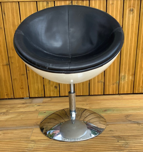 Black white retro swivel - pod, /