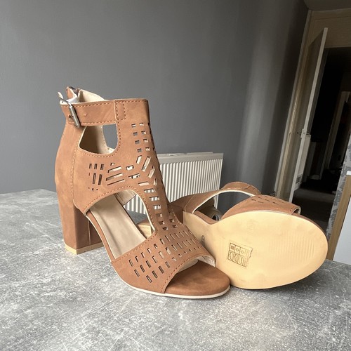 Women brown cut - brown, cut-out
