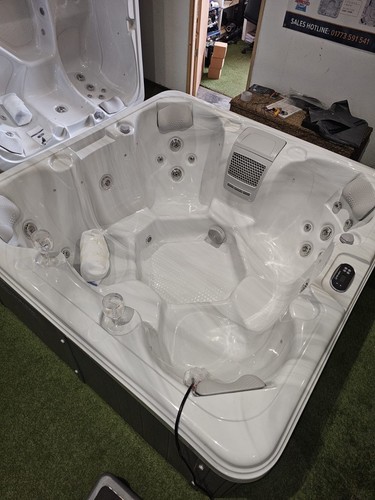 Hot tub value seat - hot,