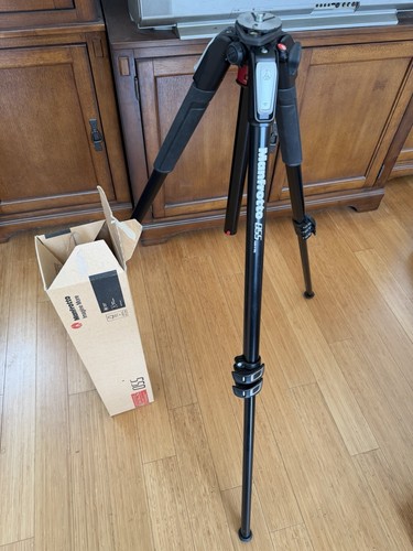 Manfrotto 055 aluminum tripod