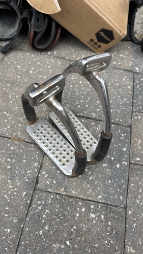 Offset eye flex stirrups - eye,