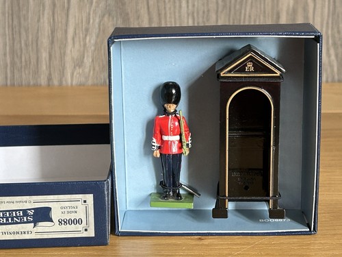 Britains scots guardsman - w,