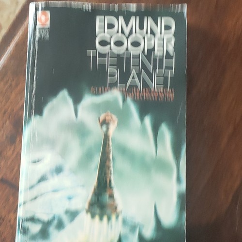 The tenth planet paperback - the,