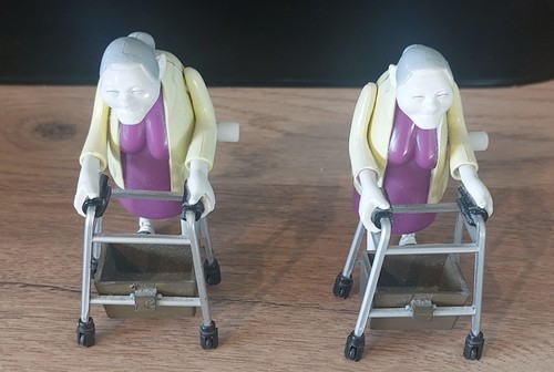 Racing grannies figures - racing,