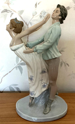 Nao lladro 0400 - 0400, "dancing