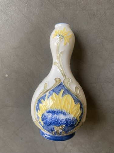 Art nouveau diminutive - art,