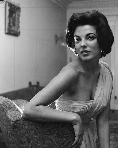 Joan collins 8 b w - -, x