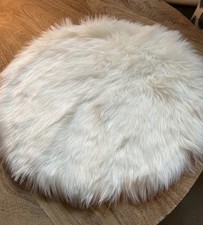 LARGE FAUX FUR SEAT PAD IN