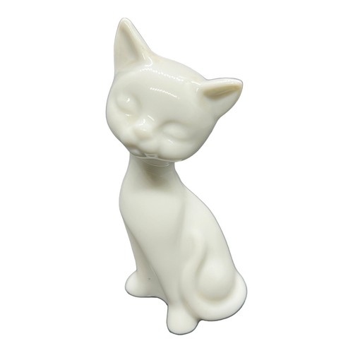 Vintage white sitting - white,