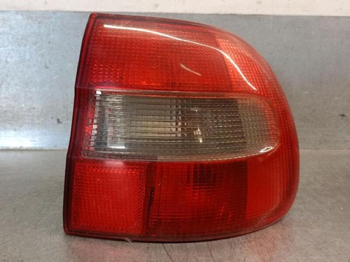 3345729 rear lamp - rh, v40