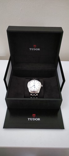 Tudor glamour double - tudor, date