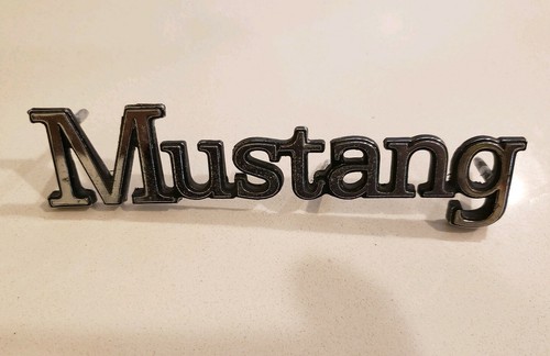 Ford mustang side badge - side,