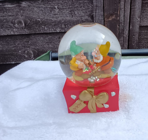 Disney store glass snowglobe - disney,