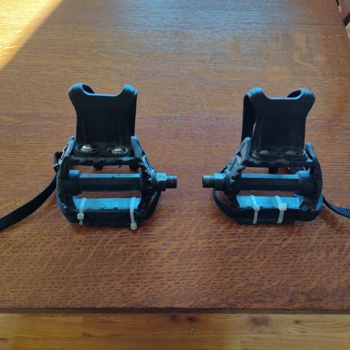 Mtn bicycle pedals with toe - gt,