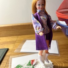 Beautiful Pippa Doll Friend Tammy With Original Outfit And two Stock Outfit s 