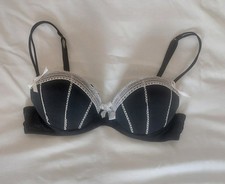 Closer With Evie Black & White