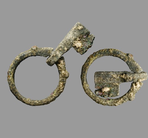 Ancient roman bronze finger - ancient,