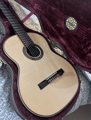 Cordoba c12 with pick - with, up