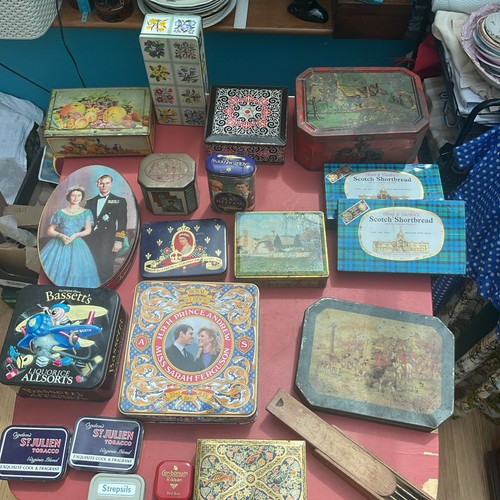 Job lot vintage - of, tins.