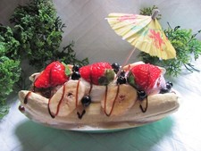 FAKE ARTIFICIAL BANANA SPLIT