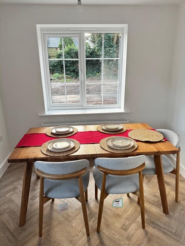 Oaklee extendable dining table - oaklee,