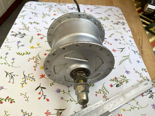 Silver metal hub dynamo - 6v,