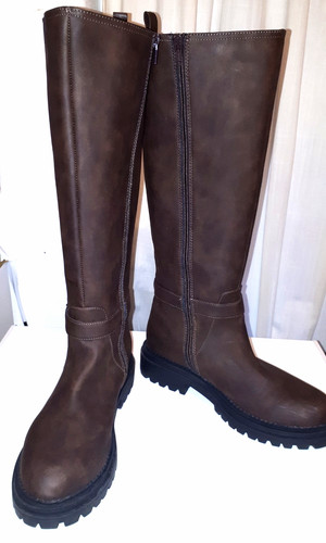 Vgc roomy size - vgc, brown