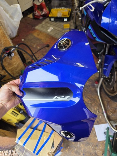 Yamaha 2015 tank surround - r1, 2015+