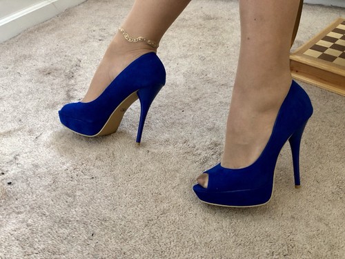 Electric blue peep toe - toe, court