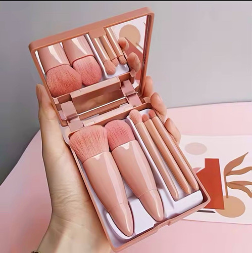 Travel size make - make-up, brush