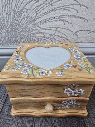 Vintage wooden jewellery box - jewellery,