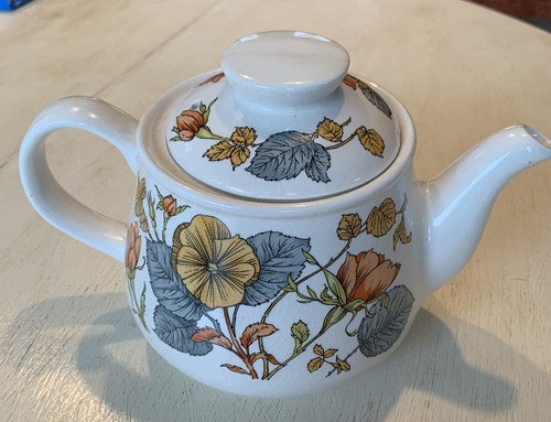 Rare vintage 70s sadler teapot - rare,