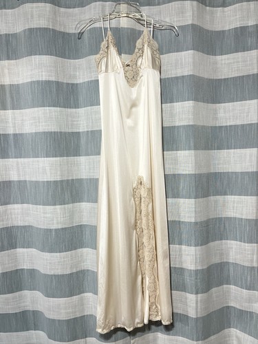 Vintage vanity fair champagne - vintage,